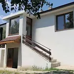 при приятели * Νεσέμπαρ